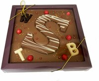 Chocoladeletter plateau versierd