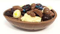 Chocolade paas ei gevuld met paas chocola