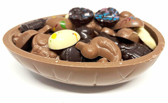 Half ei met paas chocolade