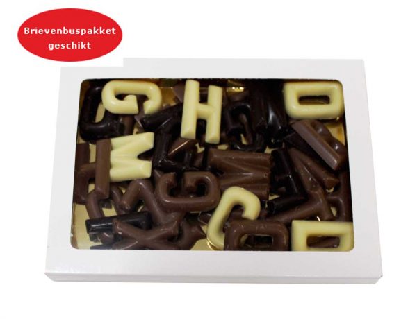Geschenkdoosje met 200 gram Sinterklaas chocolade. Onze chocolade geschenken worden gemaakt van de aller-fijnste Belgische chocolade en is UTZ gecertificeerd. Kleine aantallen zijn ook mogelijk. Geschenkdoosje met 200 gram Sinterklaas chocolaatjes. afmeting doosje 19.5mm lang 14mm breedt  20mm hoog. Geschikt voor brievenbuspakket.